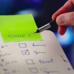 lista rzeczy do zrobienia i sticky note z napisem "Done"